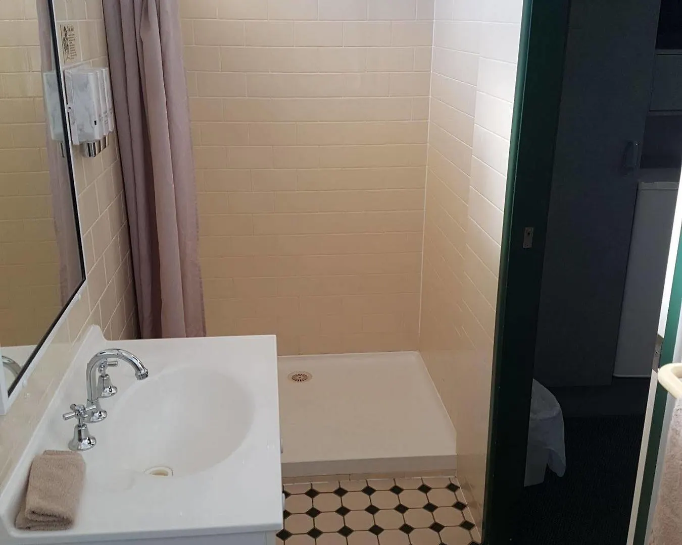 ***  Kingaroy Country Motel Australia